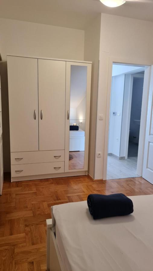 Apartmani Dami Novalja Buitenkant foto