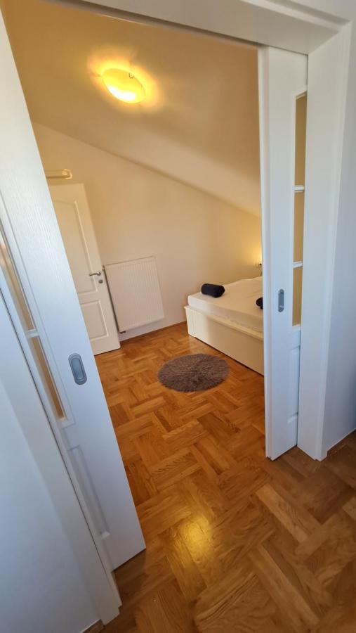 Apartmani Dami Novalja Buitenkant foto
