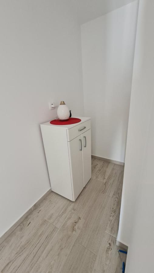 Apartmani Dami Novalja Buitenkant foto