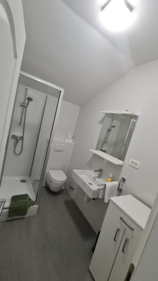 Apartmani Dami Novalja Buitenkant foto